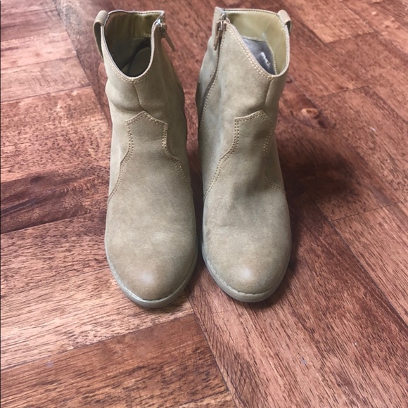 American Eagle Outfitters Shoes - American Eagle short nude booties American Eagle Outfitters Shoes - American Eagle short nude booties